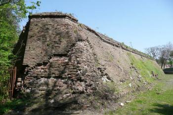 nároží bastionového opevnění tzv. Závodí - prostor v zákrutu tzv. Mlýnského potoka ( © Jan P. Štěpánek 04/2009)