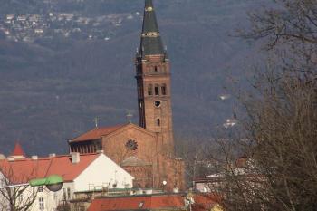 Pohled na impozantní stavbu kostela (© Vladimír Studecký 01/2005)