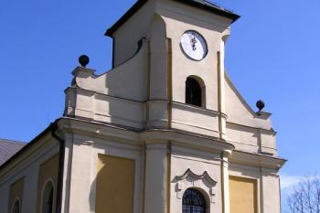 Vstupní, západní průčelí kostela ( © Jan P. Štěpánek 09/2007)