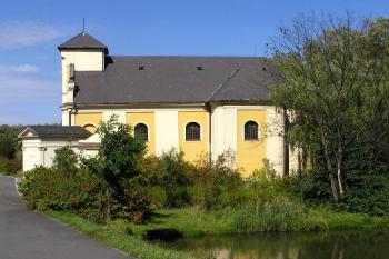 Poled na kostel od jihu ( © Jan P. Štěpánek 09/2007)