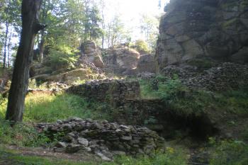 Skály od západu (© Marek Reimann, 08/2015)