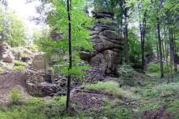 Panorama centrální části hradu od jihozápadu (© Jan P. Štěpánek 08/2006)