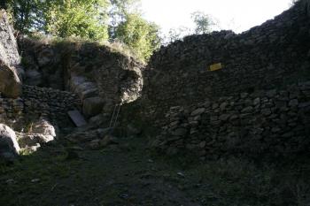 Přední část hradu ( © Iva Spurná 26.9.2009)