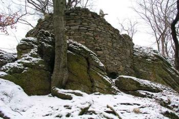 Oválná věž (© Roman Řezáč 03/2003)
