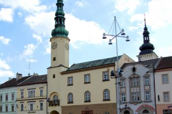 pohled na radnici od kašny (© Martin  Višňa, 04/2011)