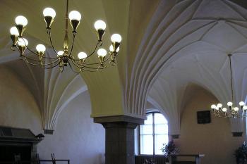hřebínkové klenby v reprezentativních prostorách prvního patra (© de.ardoise 11/2005)