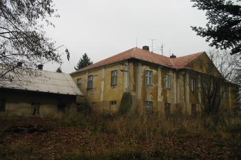 jz.nároží zámku s nárožním opěrákem (© D Dohňanský, 12/2015)