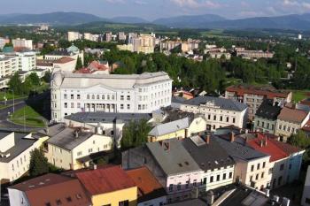 frýdecká radnice a stará zástavba Frýdku z věže kostela sv. Jana Křtitele ( © Jan P. Štěpánek 05/2010)