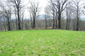Pohled na hrádek od severu ( © Jan P. Štěpánek 04/2006)
