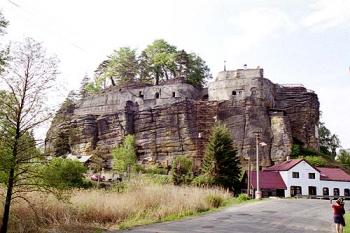 Hrad Sloup (©2003 Jiří Čížek)