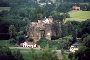 Skalní hrad Sloup (2003 © Patricie Fašánková)