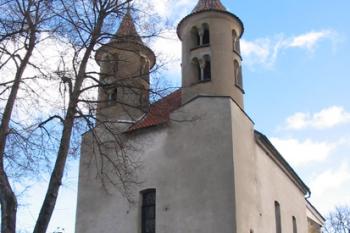Průčelí kostela ( © Jiří Čížek 02/2005)