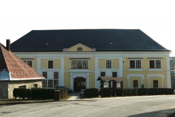 zámek - již se opravuje (© Alena Volná, 03/2011)
