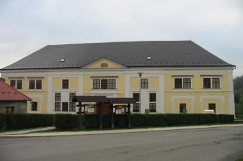 sev.hlavní zámecké průčelí po opravě (© D Dohňanský, 04/2014)