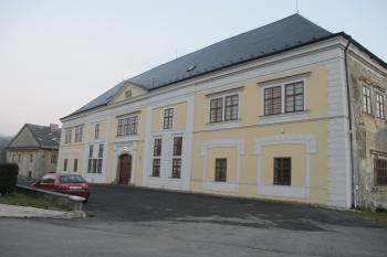 vstupní trakt zámku (© D Dohňanský, 12/2016)