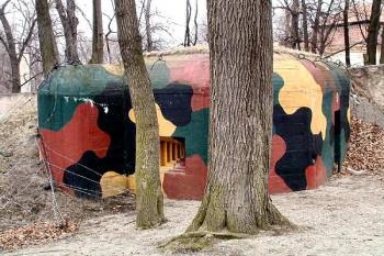 exteriér bunkru ( © Pavel Zany Komárek 22/2/2004)