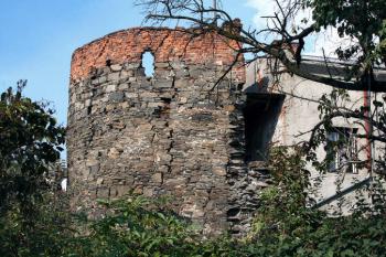 půlválcová bašta, nejjižnější na západní straně hlavního hradebního okruhu ( © Pavel Zany Komárek 28.9.2006)