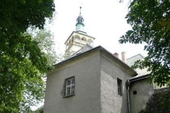 jedna z hranolových bašt v severní části opevnění ( © Jan P. Štěpánek 07/2008)