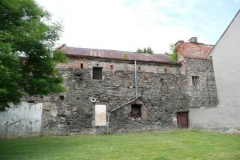 část městské hradby na jižním obvodě města ( © Jan P. Štěpánek 07/2008)