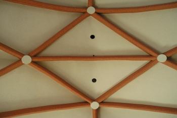 zajímavý centrální motiv klenby (© de ardoise 05/2005)