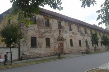 Pohled z Bratrské ulice ( © Ivo Rozehnal 08/2018)