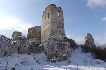 Zříceniny jádra s kaplí ( © Roman Řezáč 02/2005)