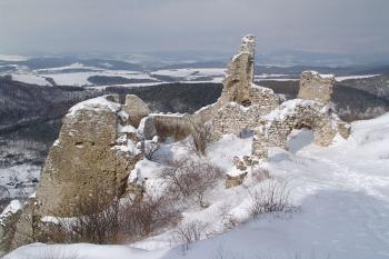 Jižní část horního hradu ( © Roman Řezáč 02/2005)