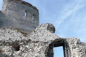 vstup do předhradí v severním a severovýchodním sousedství jádra hradu ( © Jan P. Štěpánek 10/2009)