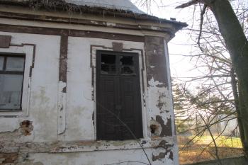 vchod na sev. straně nového zámku (© D Dohňanský, 01/2017)