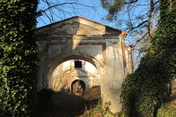 vstupní brána do areálu st.zámku (© D Dohňanský, 01/2017)