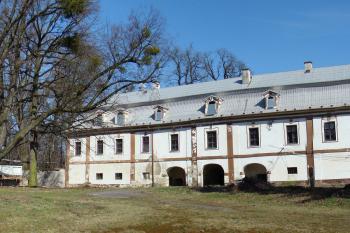 Pohled na Nový zámek a Starý zámek z nádvoří. ( © Miroslav BITTER 04/2008)