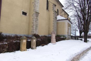 Náhrobky rodiny Forgáčů ( © Roman Řezáč 02/2005)