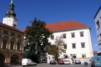 zámek od jihu, z Pernštejnského náměstí ( © Jan P. Štěpánek 10/2007)