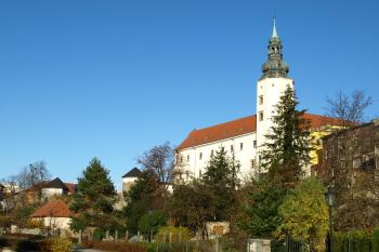 zámek od Veličky ( © Milan Caha 11/2008)