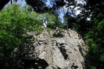 Zde někdy stával hrad... (2003 ©Václav Hájek)