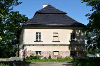 zámek prochází postupnou rekonstrukcí ( © Jan P. Štěpánek 05/2011)
