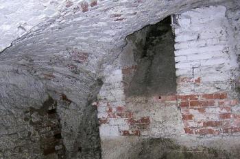 Část jednoho ze sklepů (© Jan P. Štěpánek 06/2006)