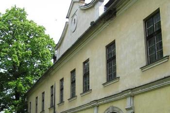 Západní fasáda zámku (© Jan P. Štěpánek 06/2006)