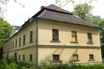 Pohled na zámek od jihu (© Jan P. Štěpánek 06/2006)