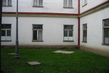 malé vnitřní nádvoří (© D Dohňanský, 12/2014)