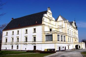 bartošovický zámek od jihovýchodu ( © Jan P. Štěpánek 04/2006)