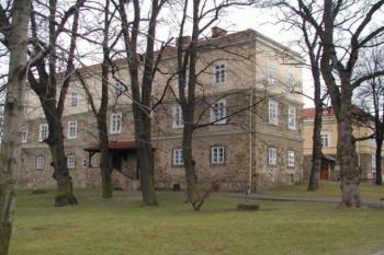 Přestavěný zámek ( © Roman Krejčí 10.3.2002)