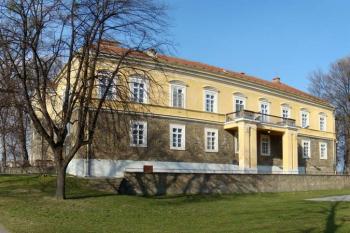 Celkový pohled na severní zámecké křídlo ( © Miroslav BITTER 03/2008)