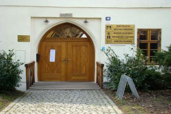 Celkový pohled na vstupní portál dveří ( © Miroslav BITTER 03/2008)