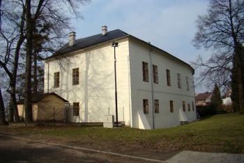 Jižní nároží zámecké budovy ( © Miroslav BITTER 03/2008)