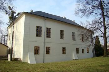 Jižní nároží zámecké budovy ( © Miroslav BITTER 03/2008)