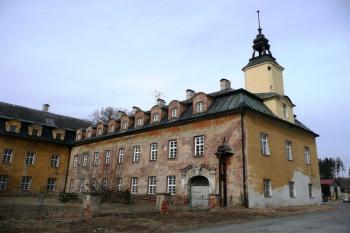 severní křídlo zámku s částí nádvoří ( © Jan P. Štěpánek 03/2011)