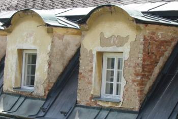 Detail mansardových vikýřů (© Dušan Dohňanský 07/2020)