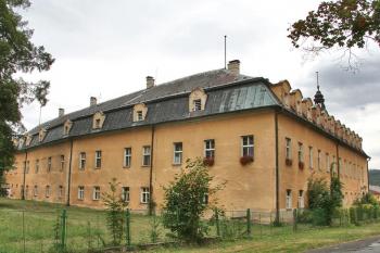 Jihozápadní nároží ( © Luděk Pitter 08/2006)