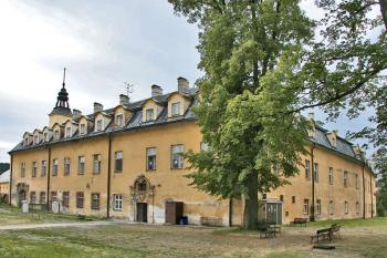 Severozápadní nároží ( © Luděk Pitter 08/2006)